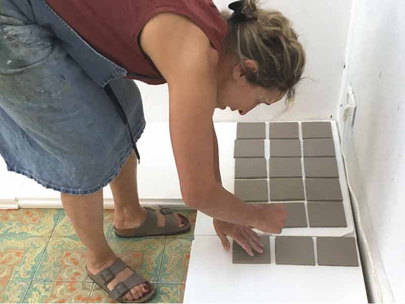 Pièces en séchage avant cuisson