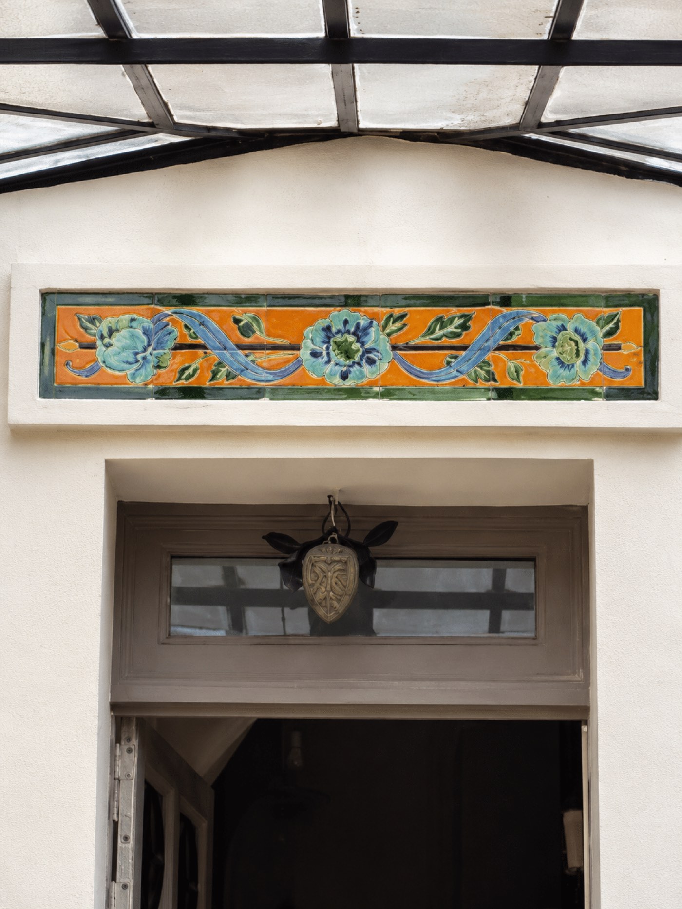Frise de maison en céramique émaillée à la main, vue 10 sur 12