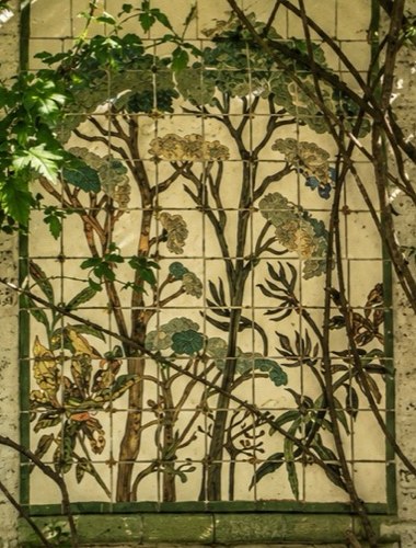 Grand panneau narratif sur mesure en céramique émaillée à la main