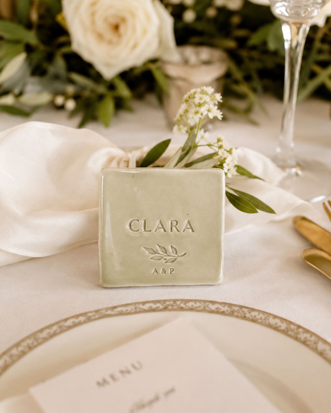 Marque-places de mariage en céramique émaillée à la main, vue 4 sur 11