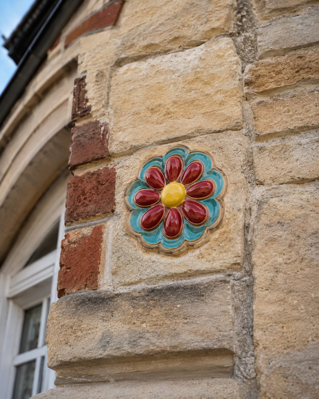 Numéro Art Nouveau à cabochon en céramique émaillée à la main, vue 5 sur 5