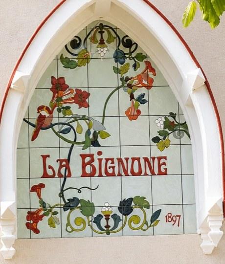Façade complète ou ravalement décoratif en céramique émaillée à la main