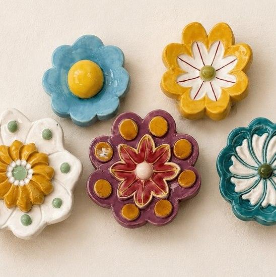 Numéro Art Nouveau à cabochon en céramique émaillée à la main