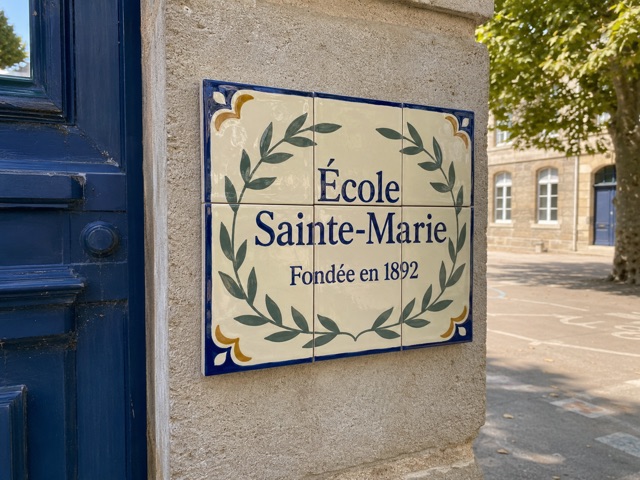Plaque d’école personnalisée en céramique émaillée à la main